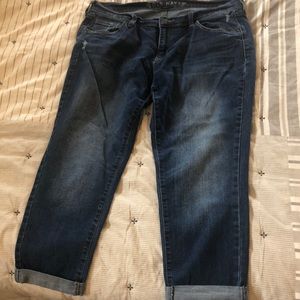 Old navy Cropped jeans. Rolled cuff.  distressing detail.  Excellent used cond.